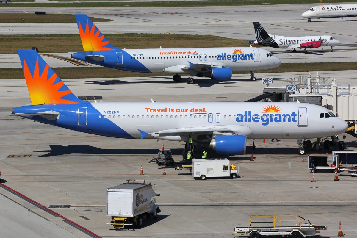 Allegiant Air Baggage Fees & Tips To Cover The Expenses