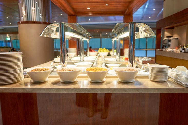 Emirates-Business-Class-Lounge-Dining Emirates Business Class Lounge Dining