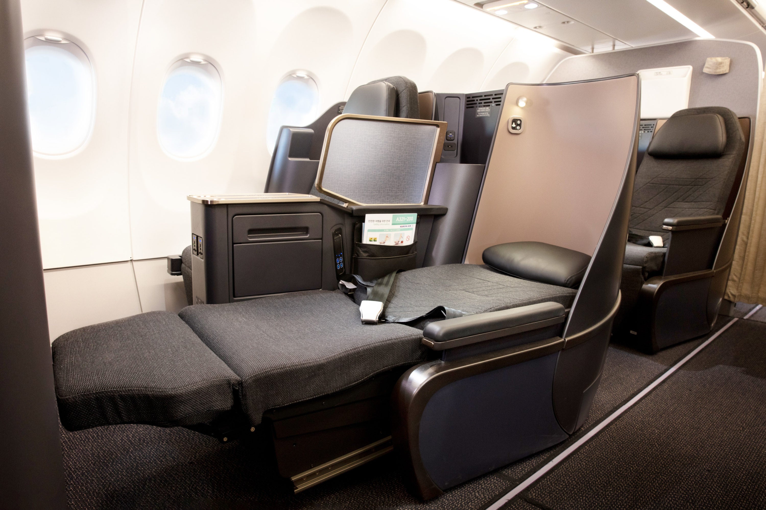 Korean Air fully lie flat Prestige class seats Airspace cabin Airbus 321neo