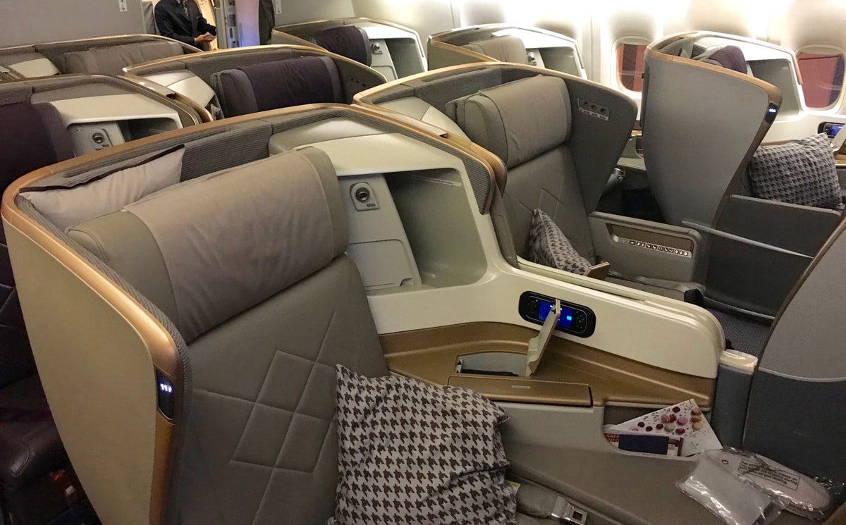 Singapore Airlines Business Class 777 - Cabin