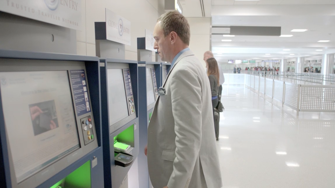 Traveler Uses Global Entry Kiosk