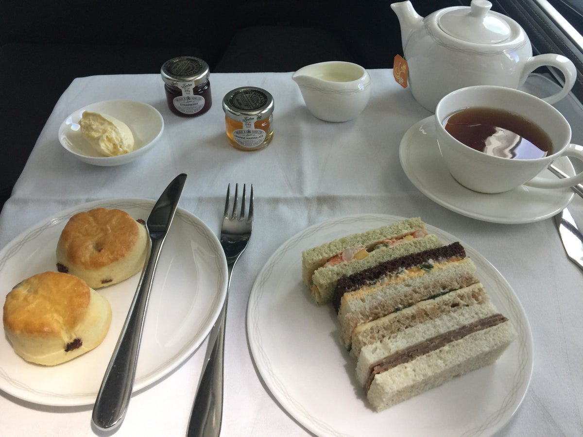 British_Airways_First_Class_787-9_Afternoon_Tea
