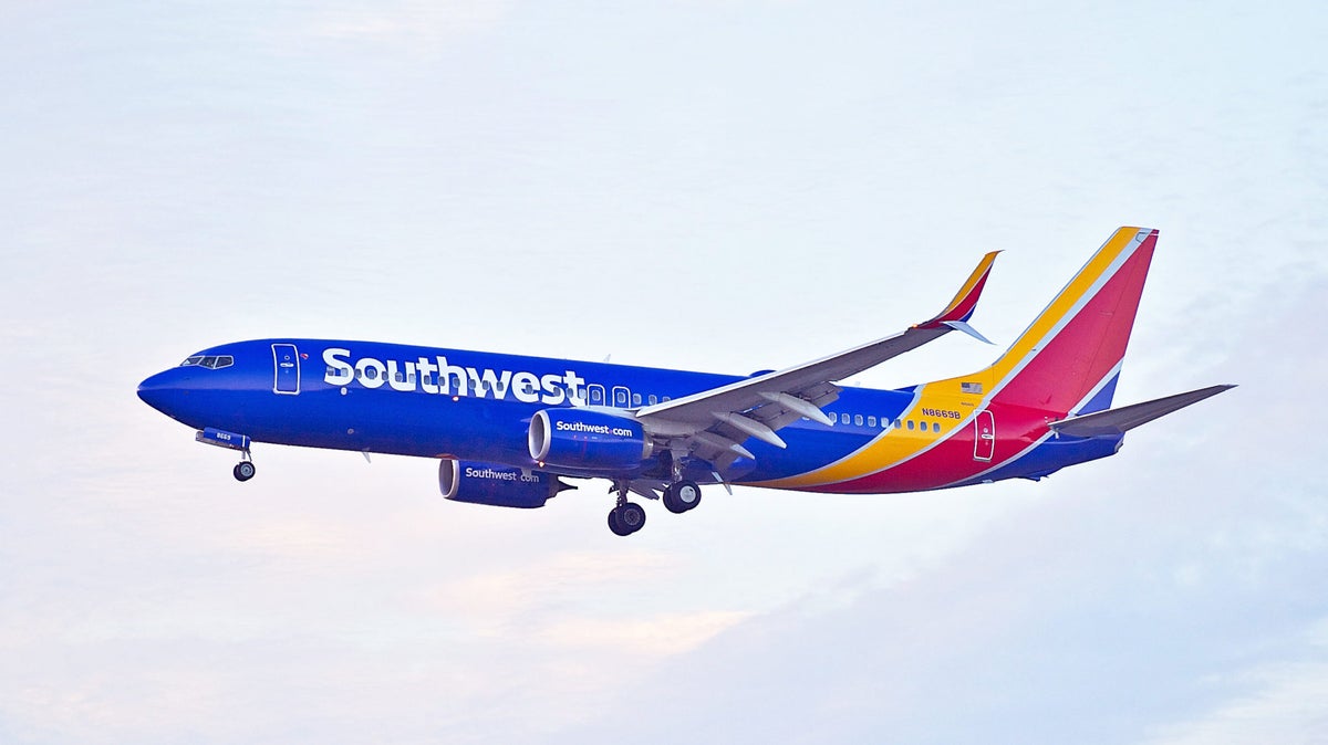 Southwest Airlines Review — Amenities, Baggage Fees, Seats, Customer Service, & More