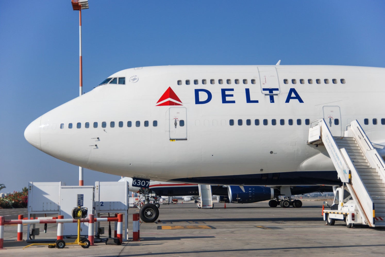 16 Benefits of the Amex Gold Delta SkyMiles Card [2022]