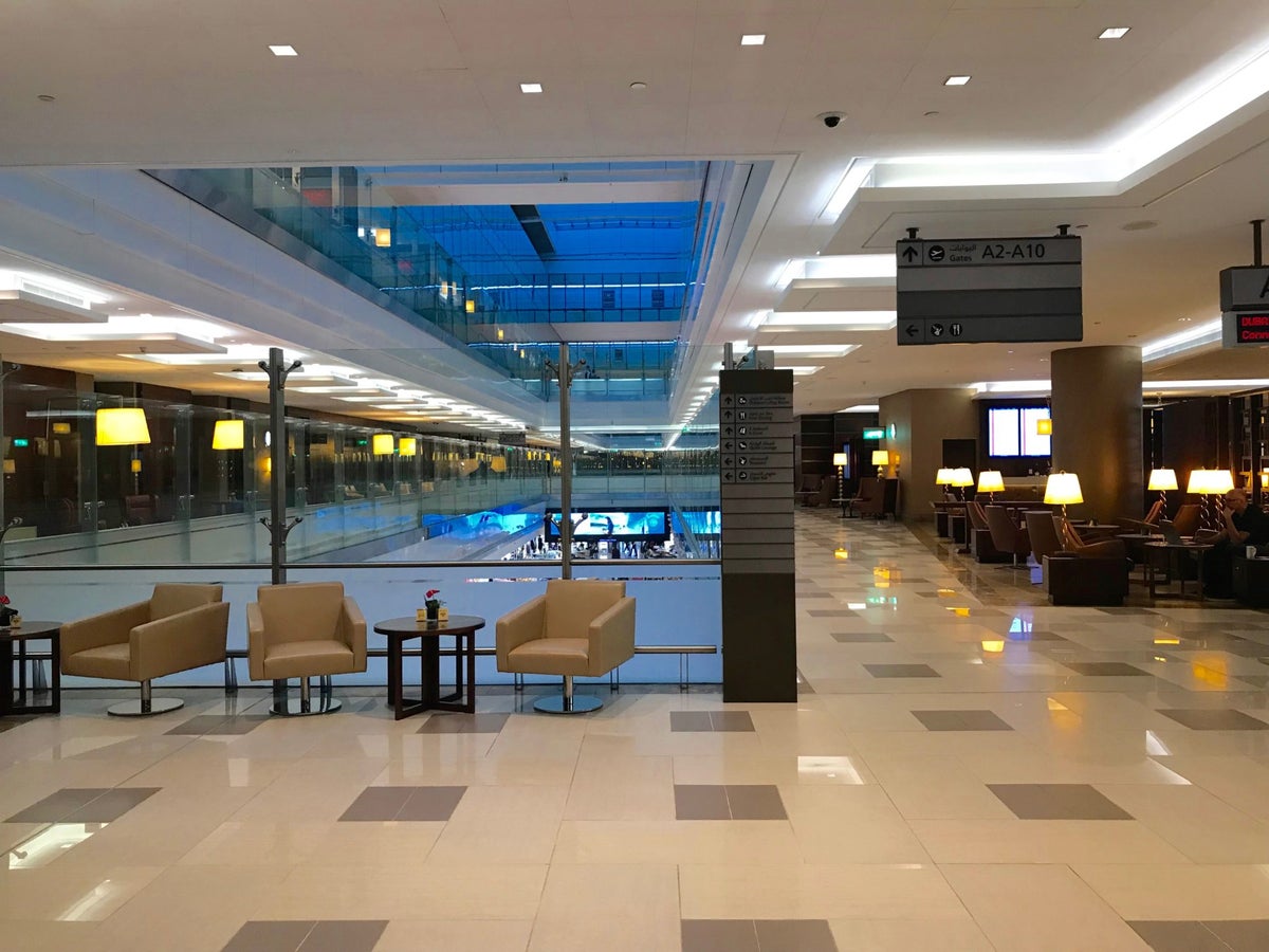 Emirates First Class A380 - First Class Lounge (1)