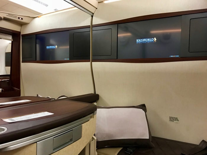 Singapore Suites First Class - TVs