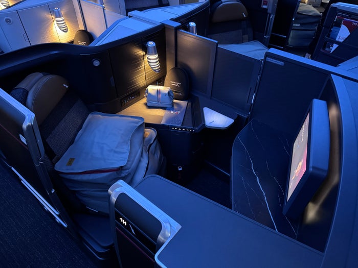 AA 777 300ER DFW JFK Flagship Suite Preferred on boarding