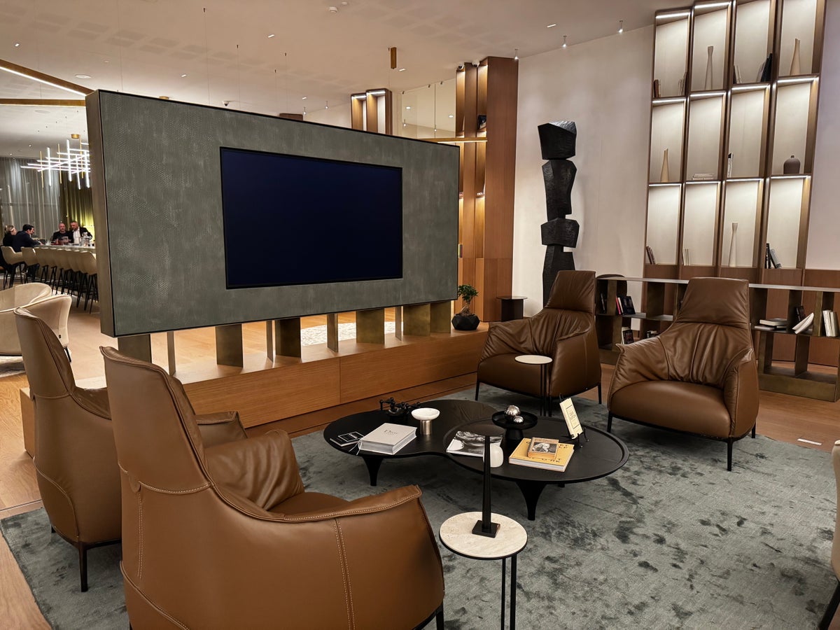 AC Hotel Vilnius The Library leather chairs