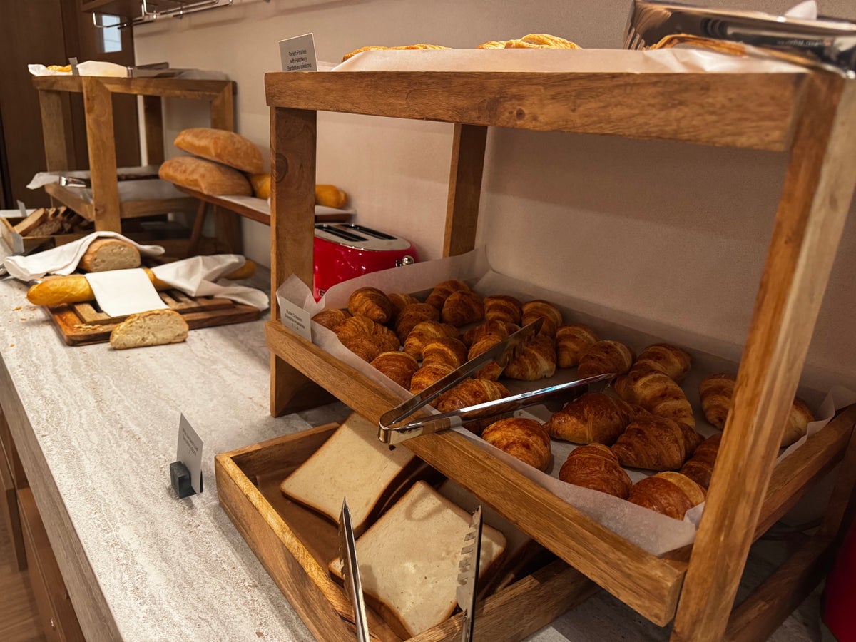 AC Hotel Vilnius restaurant pastries