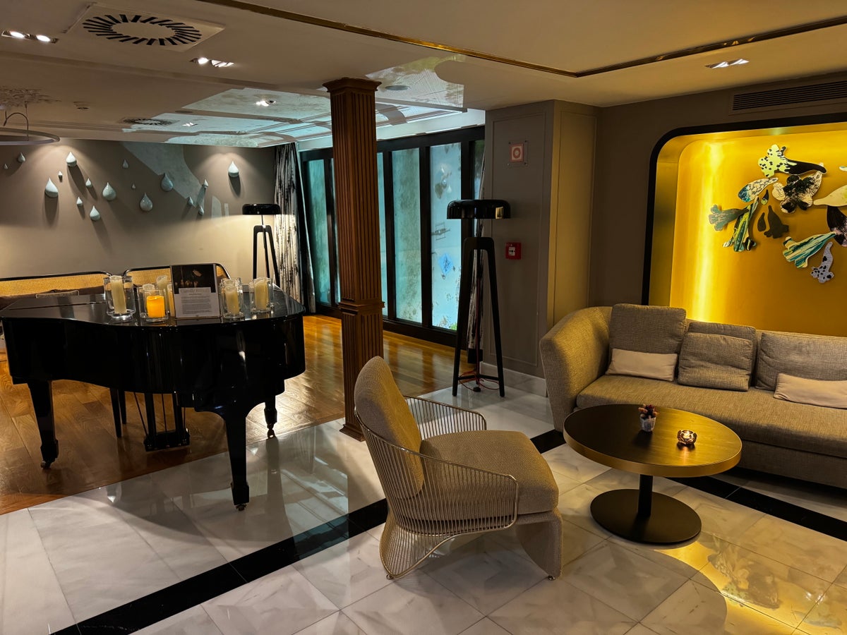 Accor Sofitel Lisbon Liberdade lobby piano