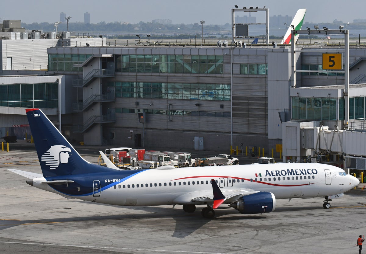 Aeromexico B737 Max 8 JFK Terminal 4