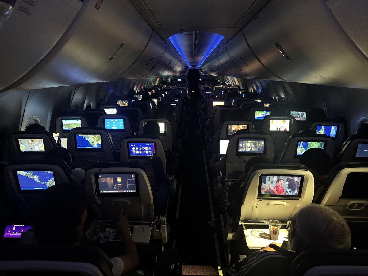 Aeromexico B7378MAX Cabin Overview Night
