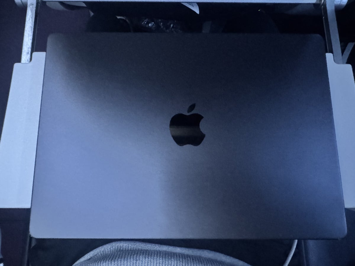 Aeromexico B7378MAX Laptop on Tray