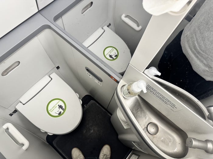 Aeromexico B7378MAX Lavatory