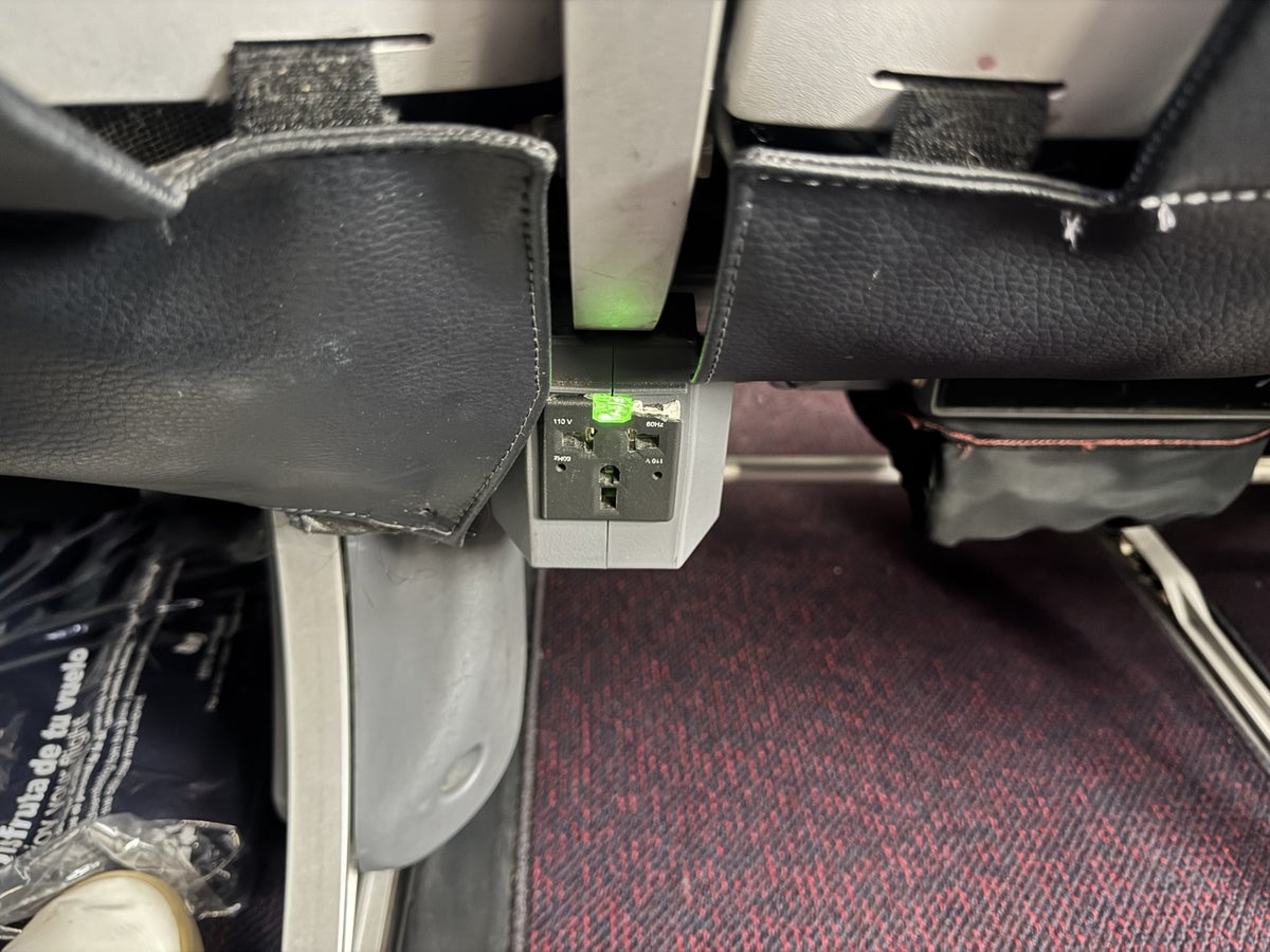 Aeromexico B7378MAX Seat Power Outlet
