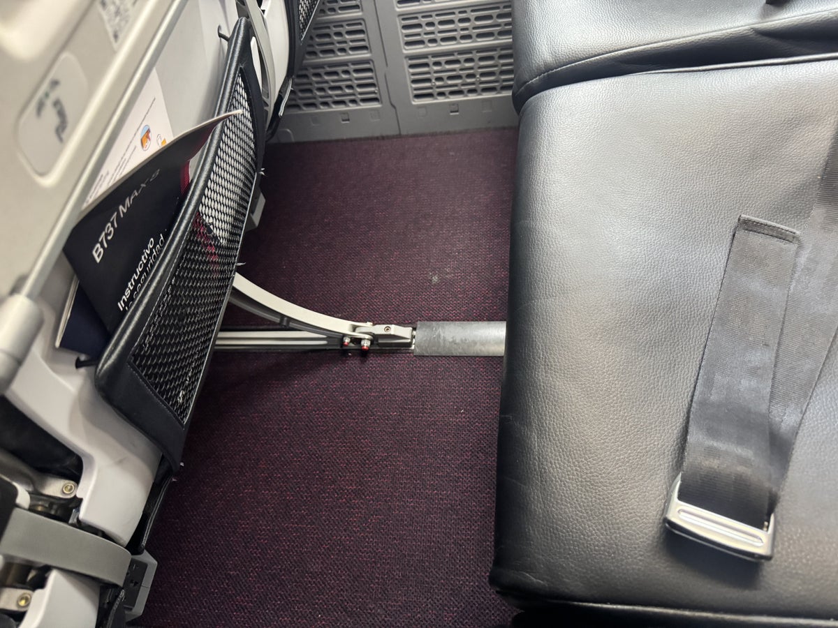 Aeromexico B7378MAX Space in Row