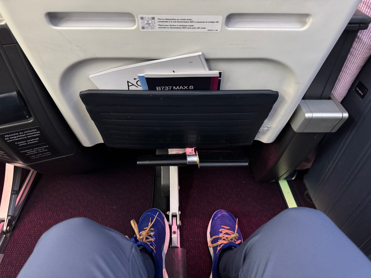 Aeromexico B737MAX8 business class seat pitch