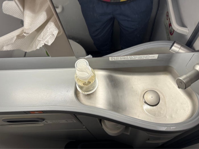 Aeromexico B737MAX8 business class sink Aeromexico B737MAX8 business class sink