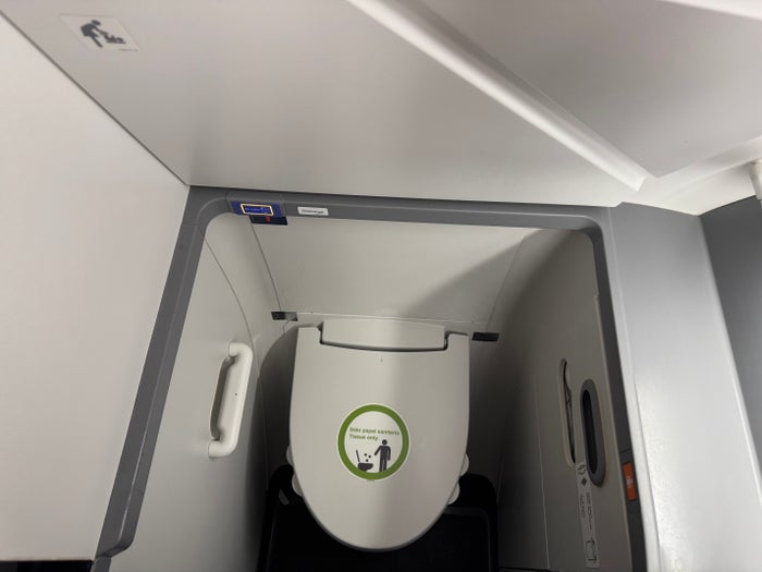 Aeromexico B737MAX8 business class toilet Aeromexico B737MAX8 business class toilet