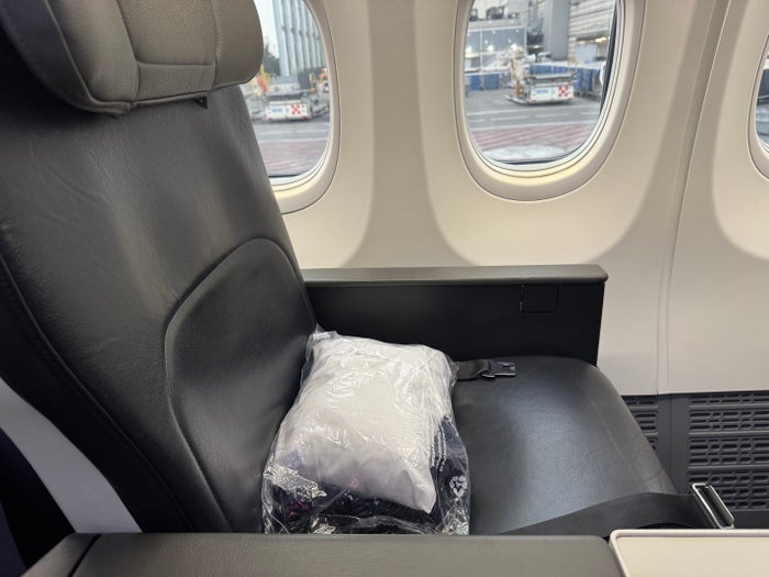 Aeromexico B737MAX8 business class window seat Aeromexico B737MAX8 business class window seat