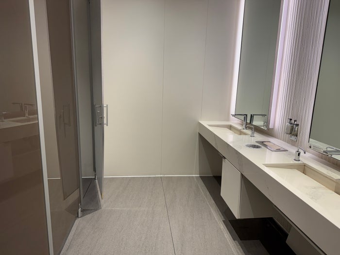 Air Canada Maple Leaf Lounge LGA womens restroom Air Canada Maple Leaf Lounge LGA womens restroom