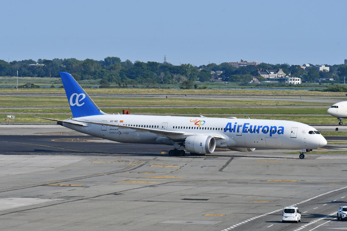 Air Europa B787 9 Taxiing JFK