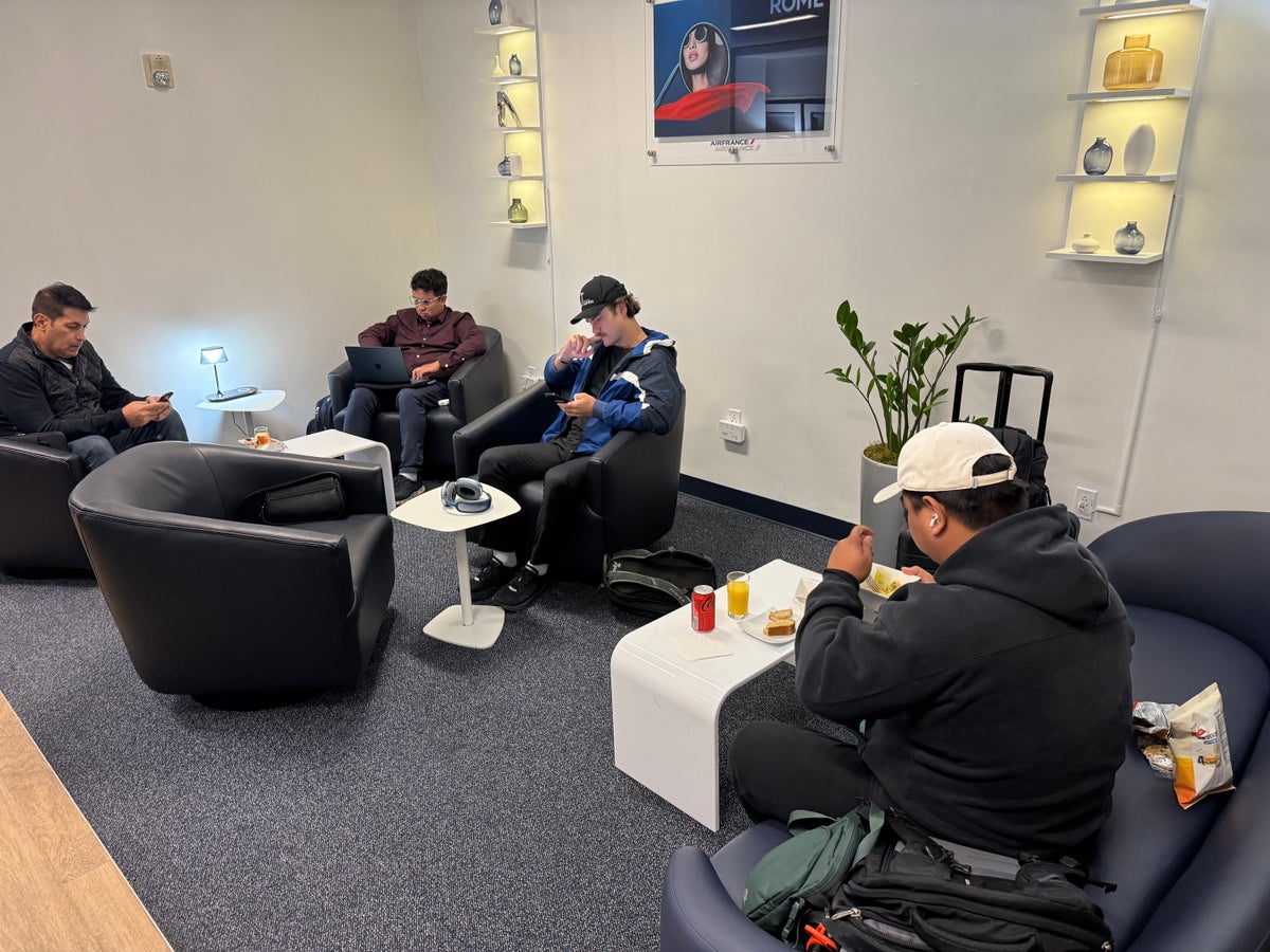 Air France Lounge IAH seating to right