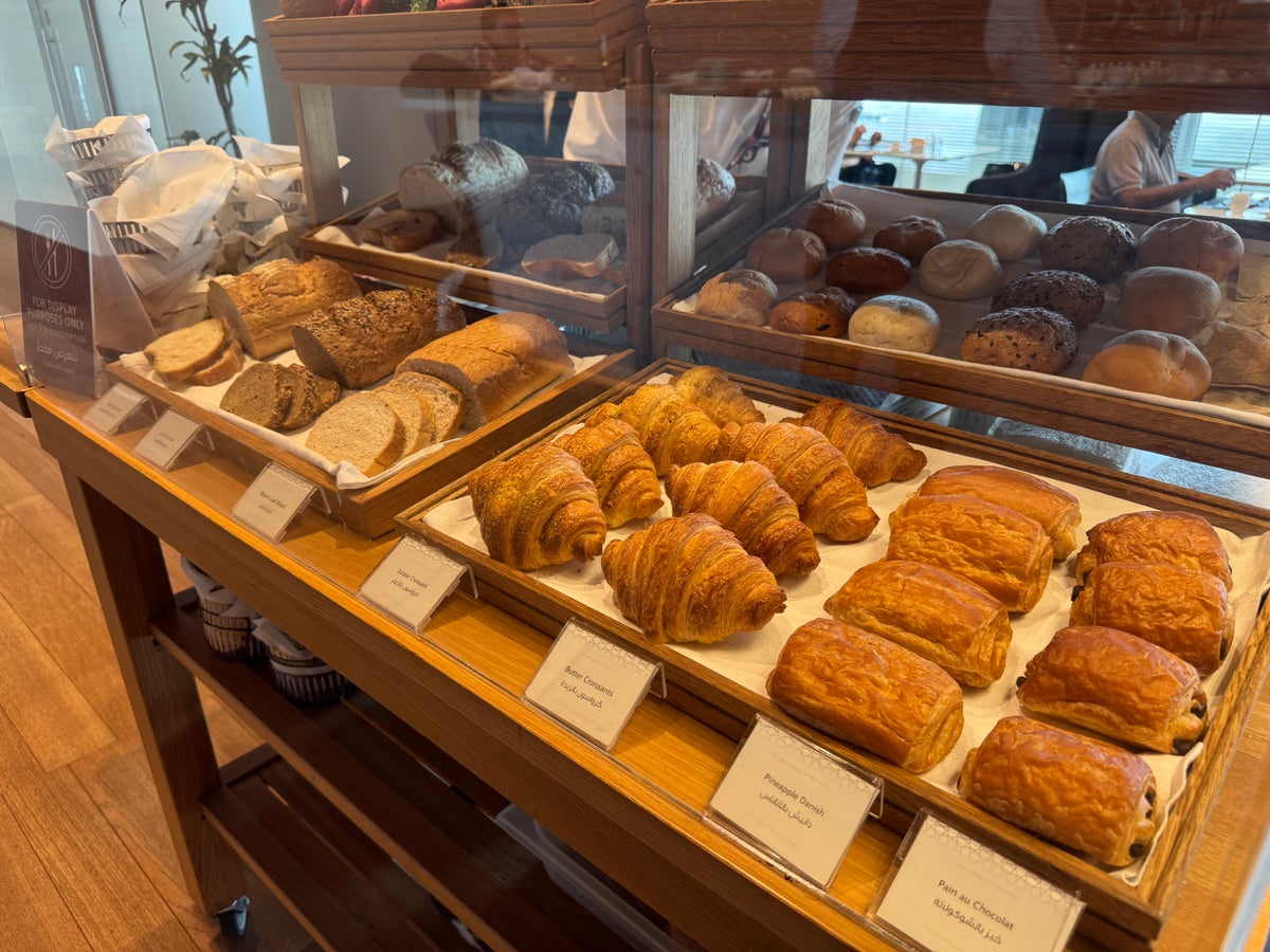 Al Mourjan Lounge DOH buffet breads
