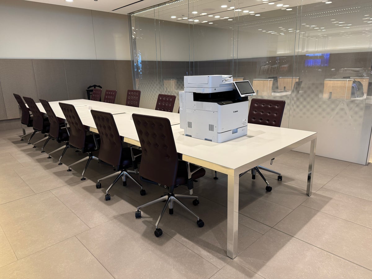 Al Mourjan Lounge DOH business center printer