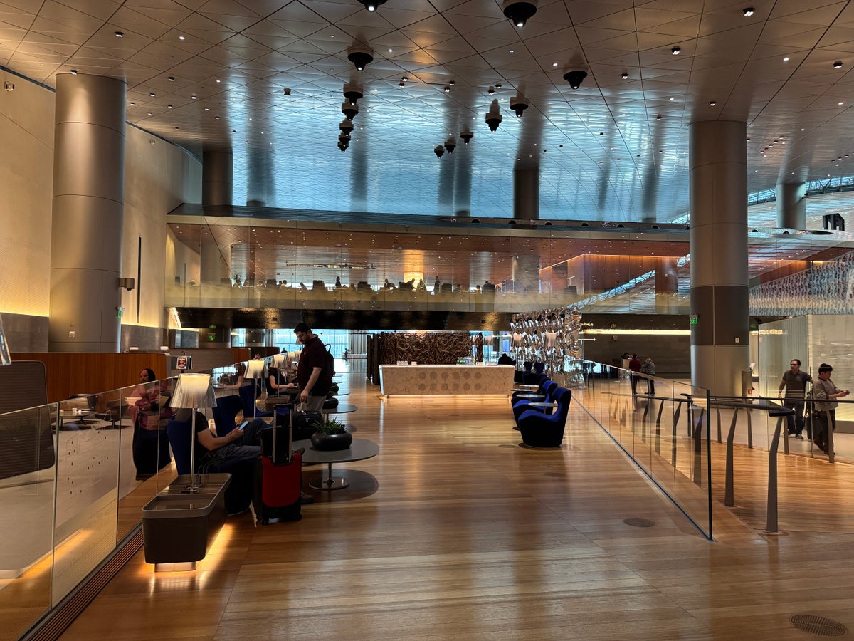 Al Mourjan Lounge DOH central seating near ramp
