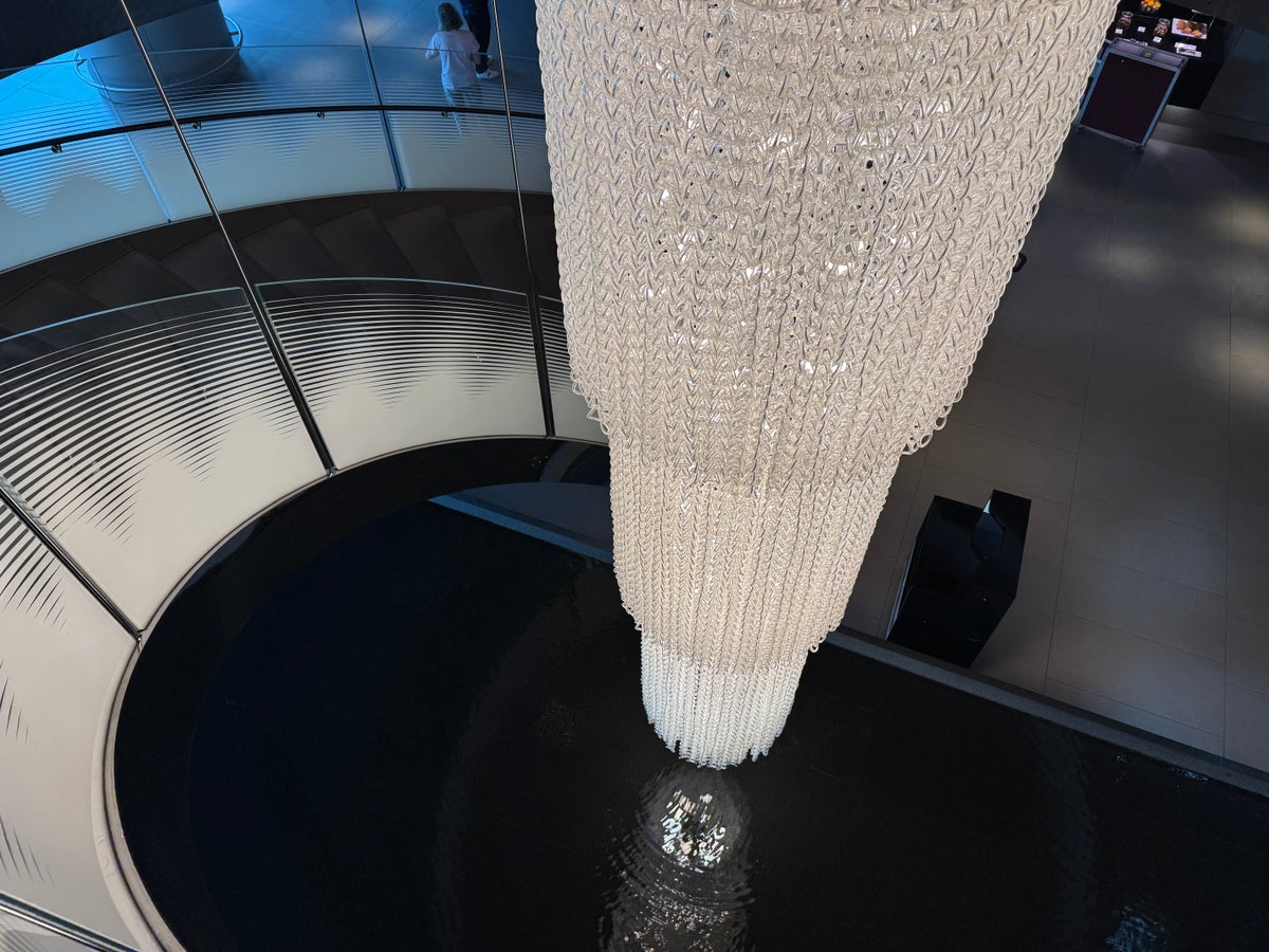 Al Mourjan Lounge DOH chandelier