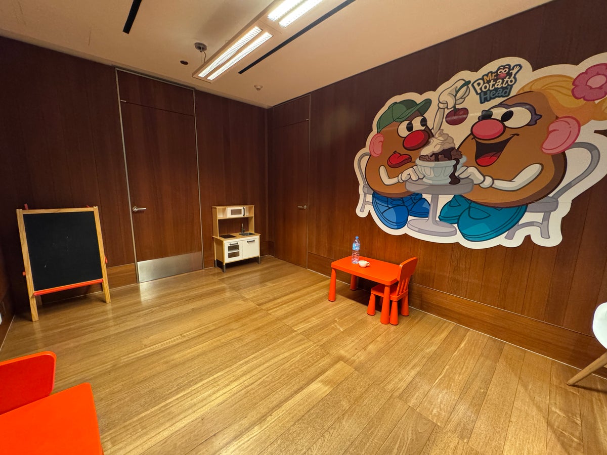 Al Mourjan Lounge DOH kids room