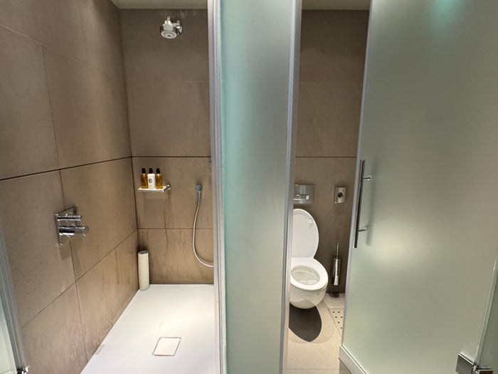 Al Mourjan Lounge DOH shower and toilet Al Mourjan Lounge DOH shower and toilet