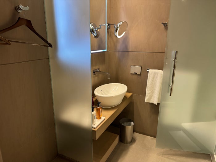 Al Mourjan Lounge DOH shower vanity Al Mourjan Lounge DOH shower vanity