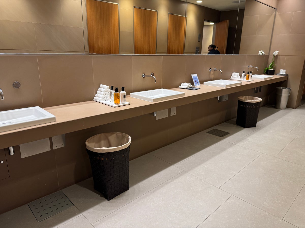 Al Mourjan Lounge DOH womens restroom
