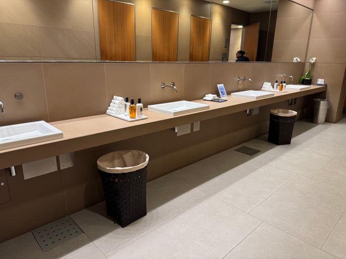 Al Mourjan Lounge DOH womens restroom Al Mourjan Lounge DOH womens restroom