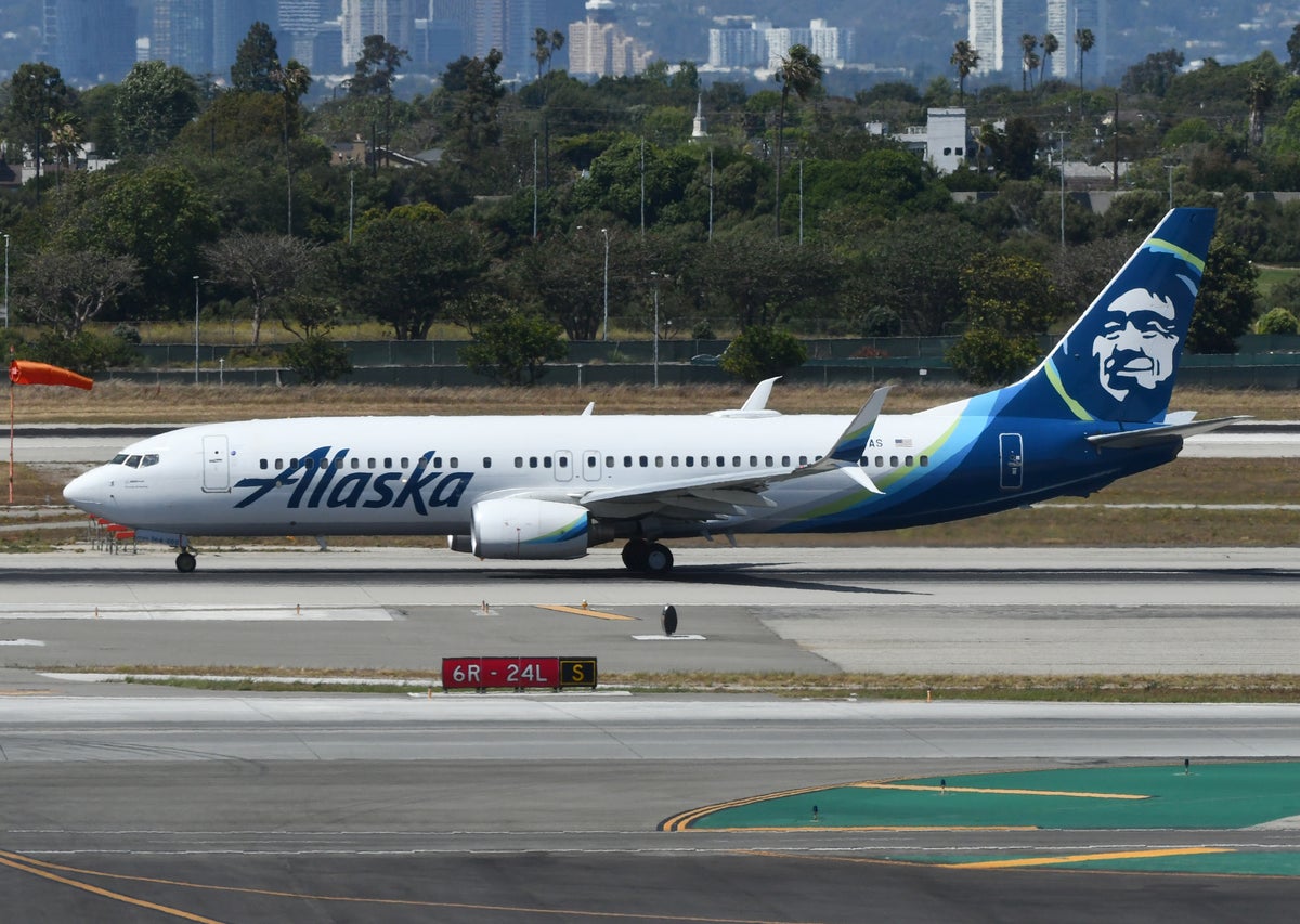 Alaska Airlines 737 800 LAX