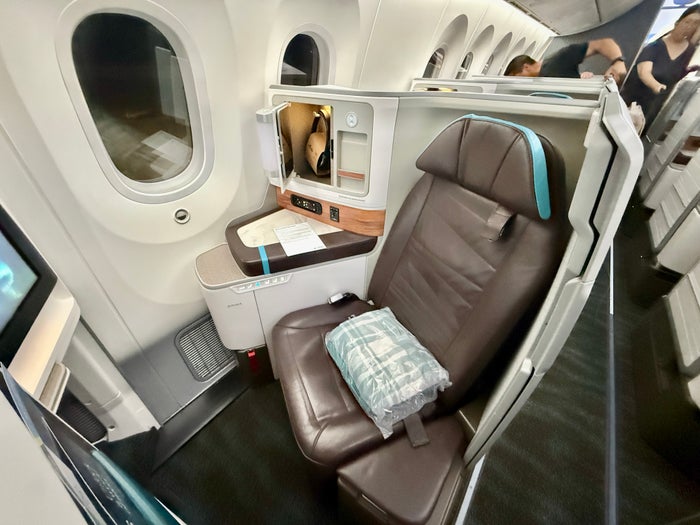 Alaska Airlines 787 Business Class Suites Seat 5J Interior