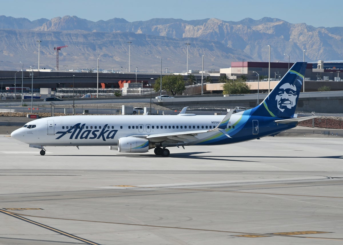 Alaska Airlines B737 800 Taxiing Las Vegas