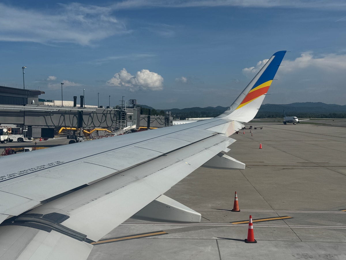 Allegiant A320 AVL HOU Allegiant wingtip