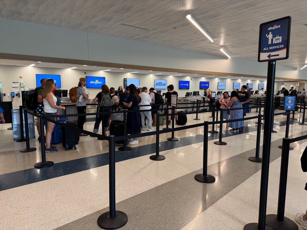 Allegiant Air Baggage Fees & Tips To Cover The Expenses