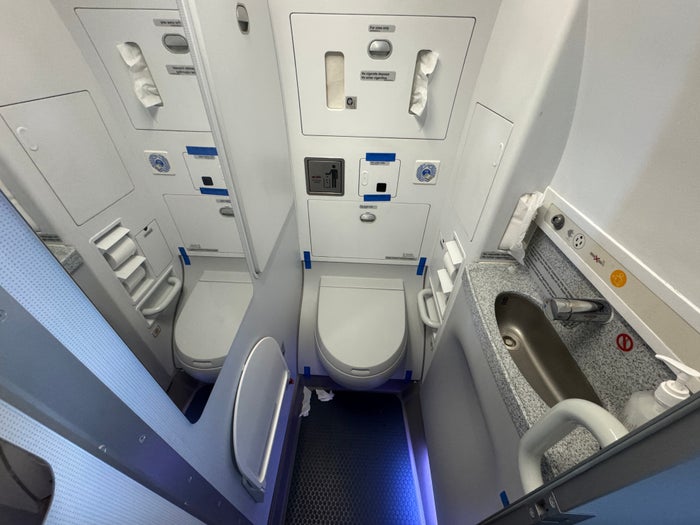 Allegiant A320 AVL HOU lavatory Allegiant A320 AVL HOU lavatory