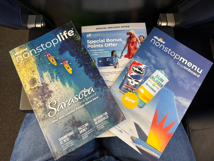 Allegiant A320 AVL HOU periodicals Allegiant A320 AVL HOU periodicals