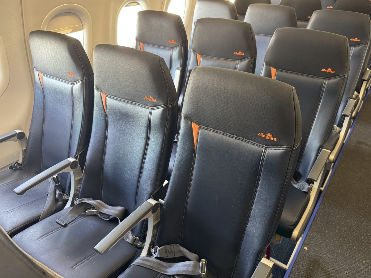 Allegiant A320 AVL HOU row 20