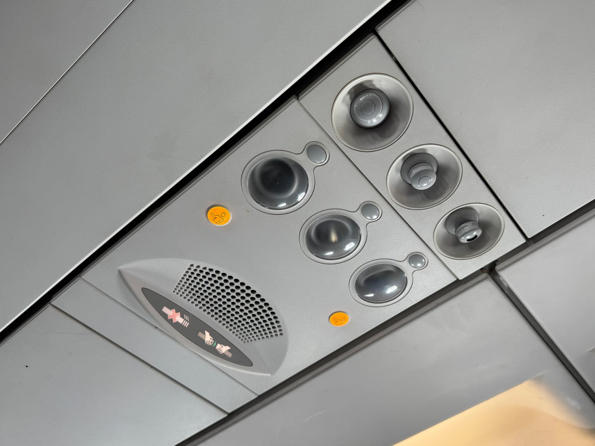 Allegiant A320 AVL HOU vents lights