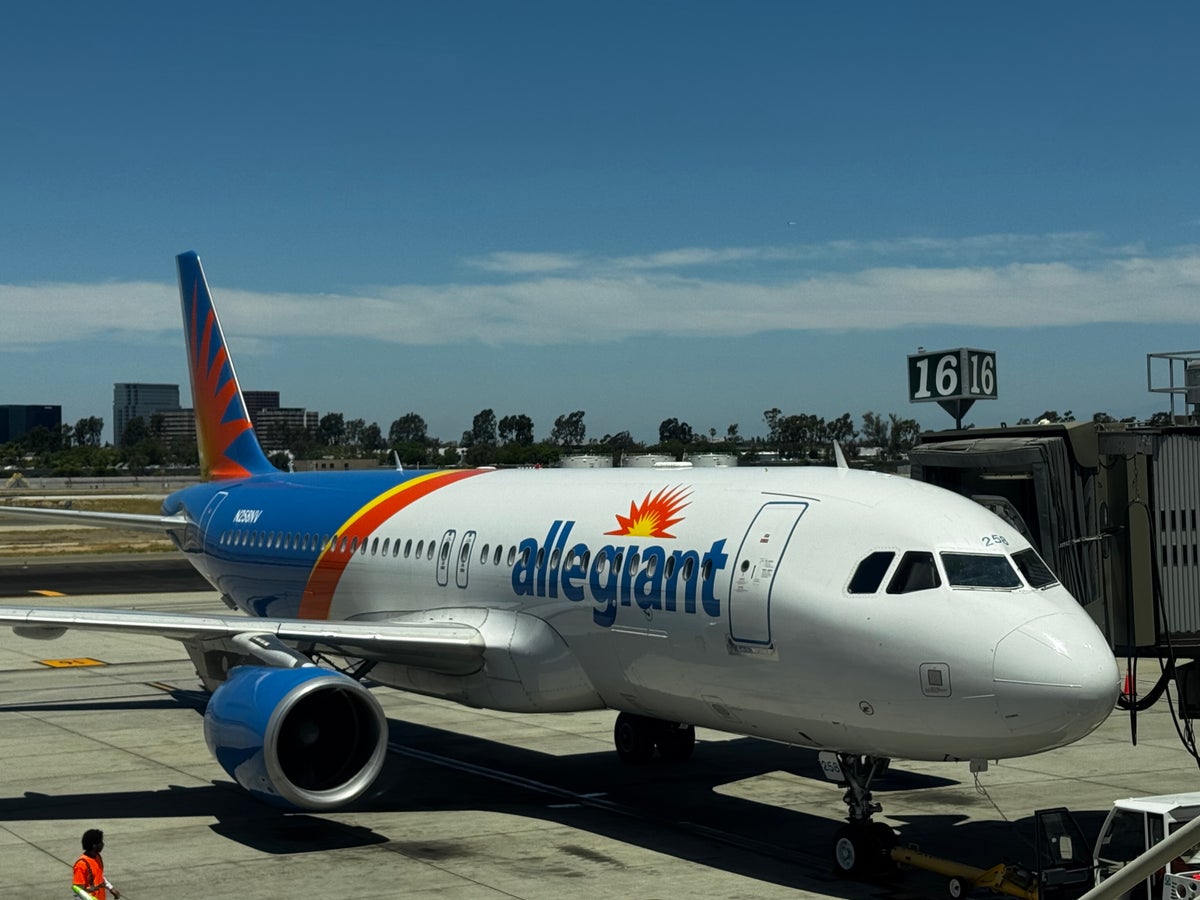 Allegiant Air A320 plane at gate SNA angle