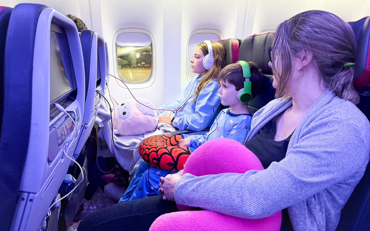 American Airlines 777 Economy Family Image Credit Chris Hassan 08