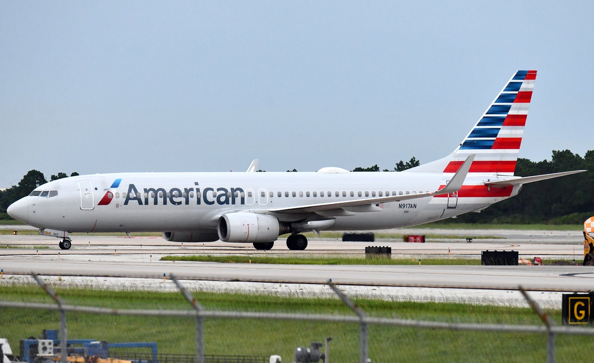 American Airlines B737 800 taxiing MCO