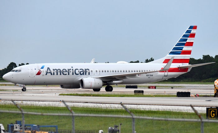 American Airlines B737 800 taxiing MCO