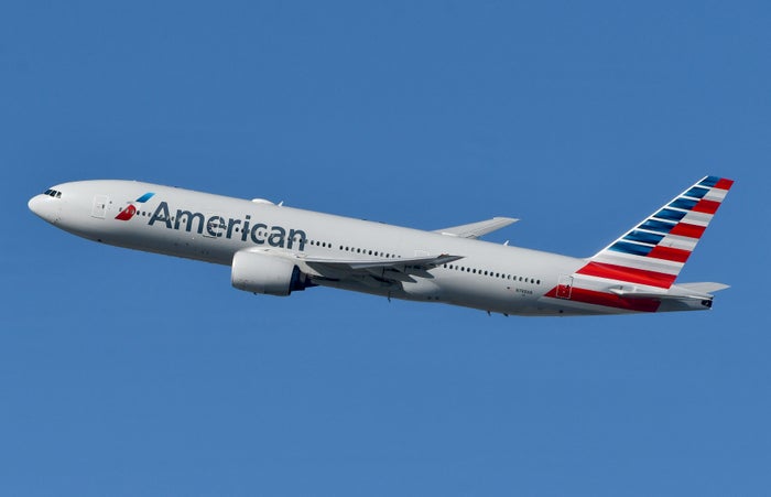 American Airlines B777 200ER takeoff